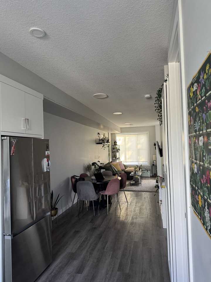 1506 - 1506 10 Ave Se - Photo 3 of 10