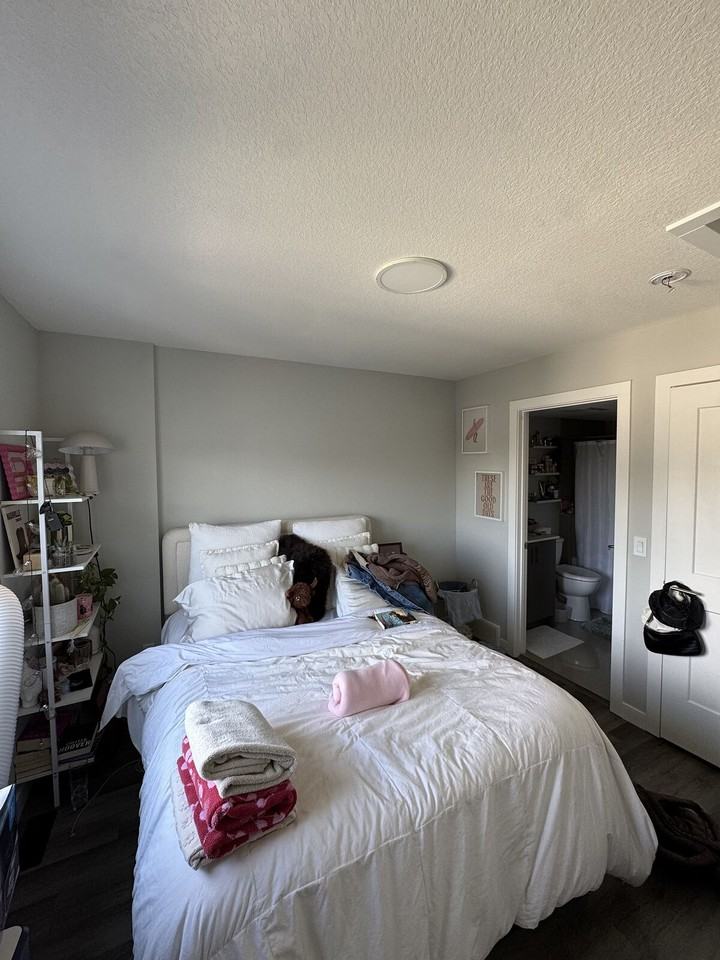 1506 - 1506 10 Ave Se - Photo 7 of 10