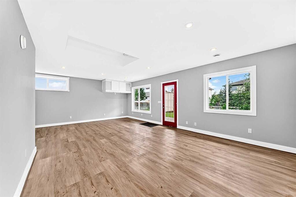 100 Quigley Close - Photo 2 of 8