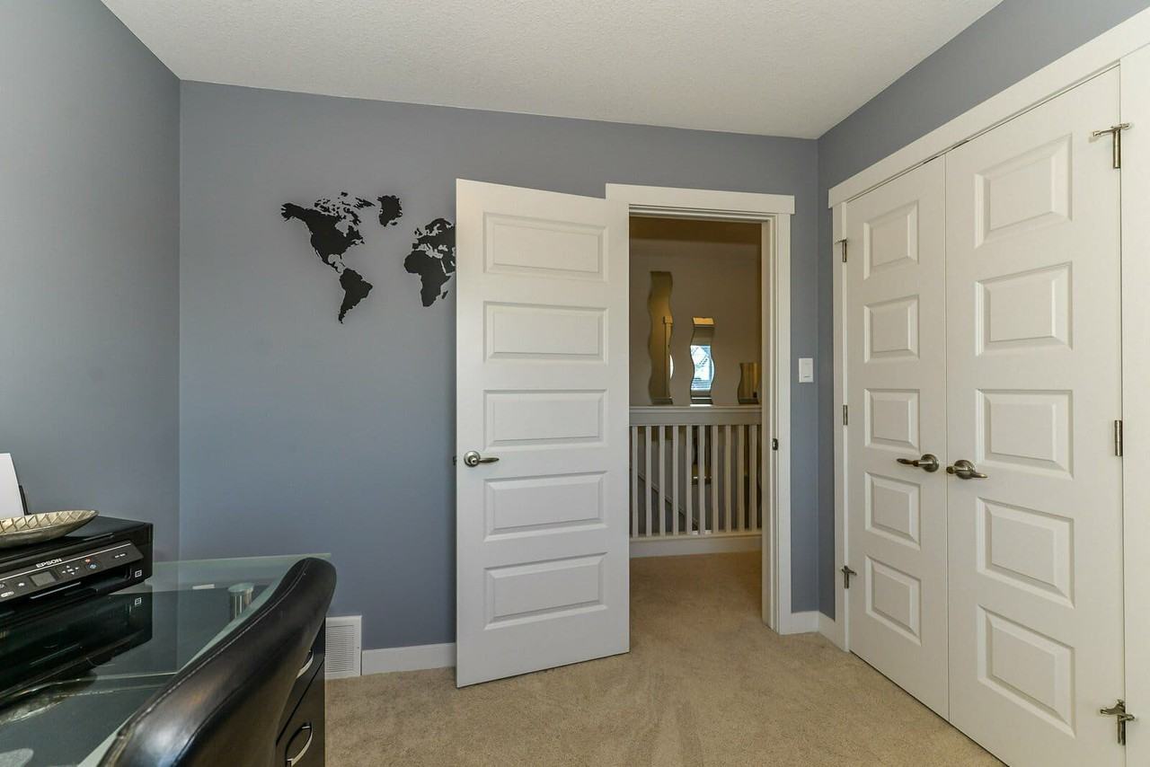 5112 1a Ave Sw - Photo 3 of 11