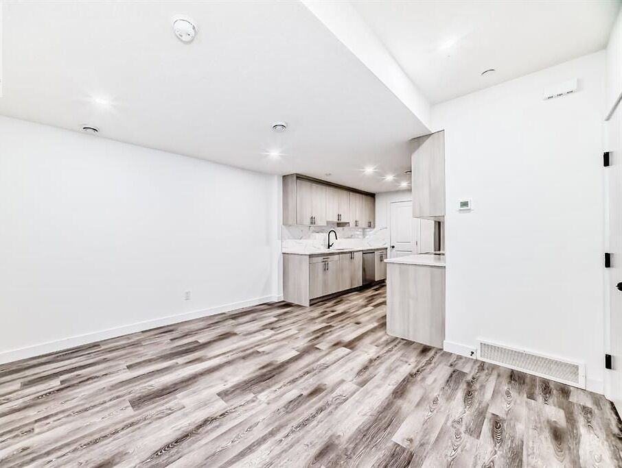 81 Herron Mews Ne - Photo 3 of 9