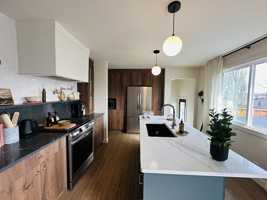 featured image of 3744 Kerrydale Rd Sw
