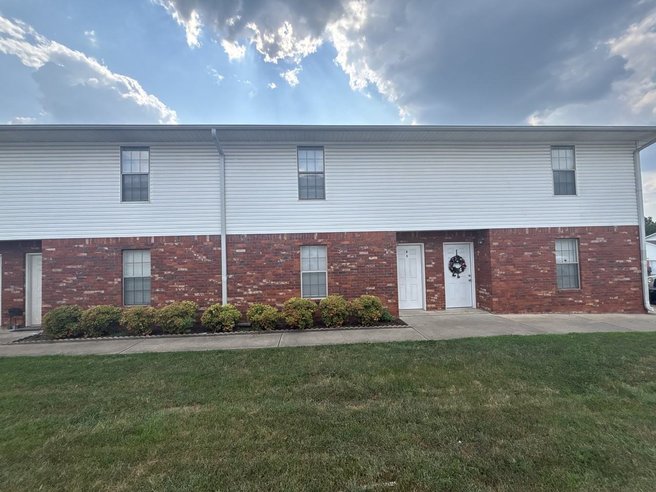 1115 Farley Cir #B - Photo 2 of 14