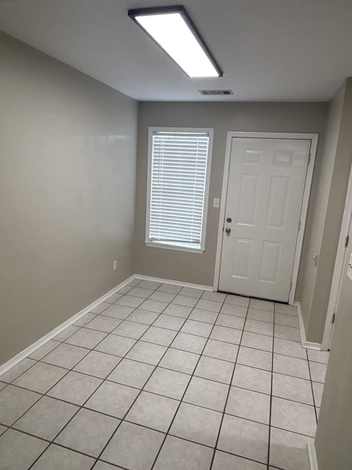 1115 Farley Cir #B - Photo 4 of 14