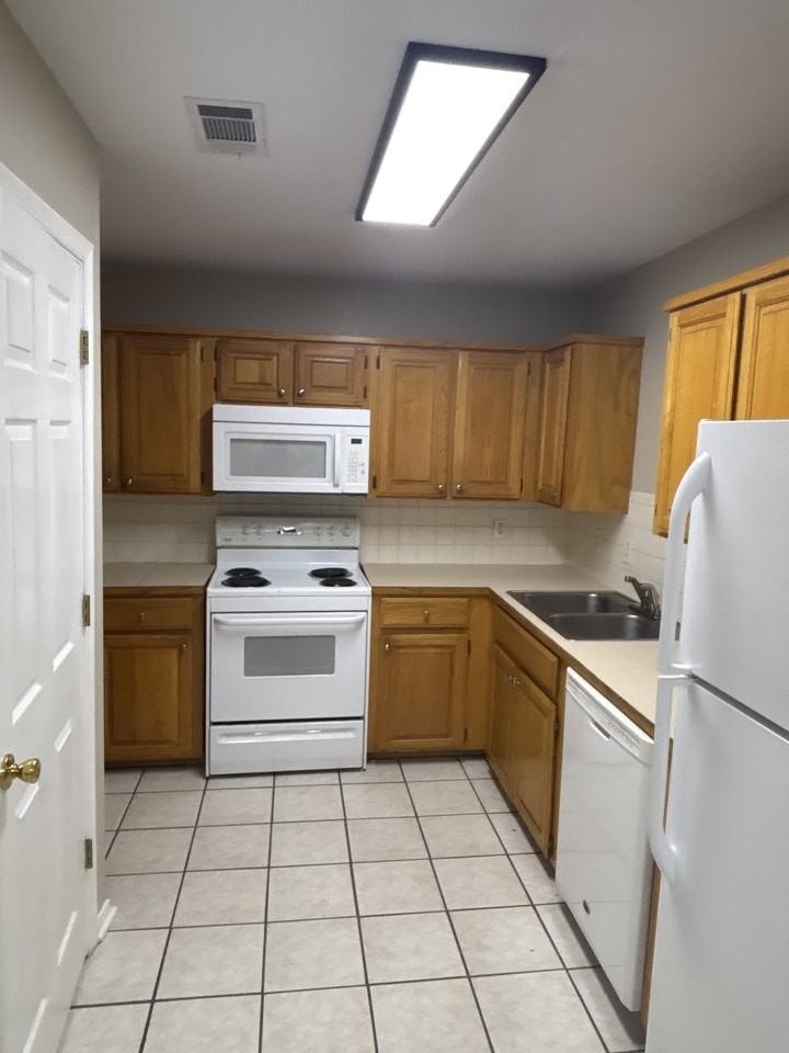 1115 Farley Cir #B - Photo 5 of 14