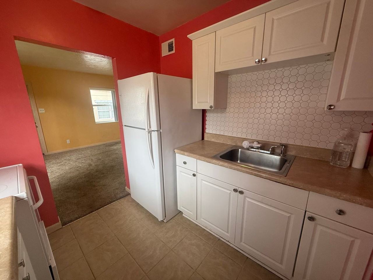 580 Berkshire Rd - Photo 7 of 22