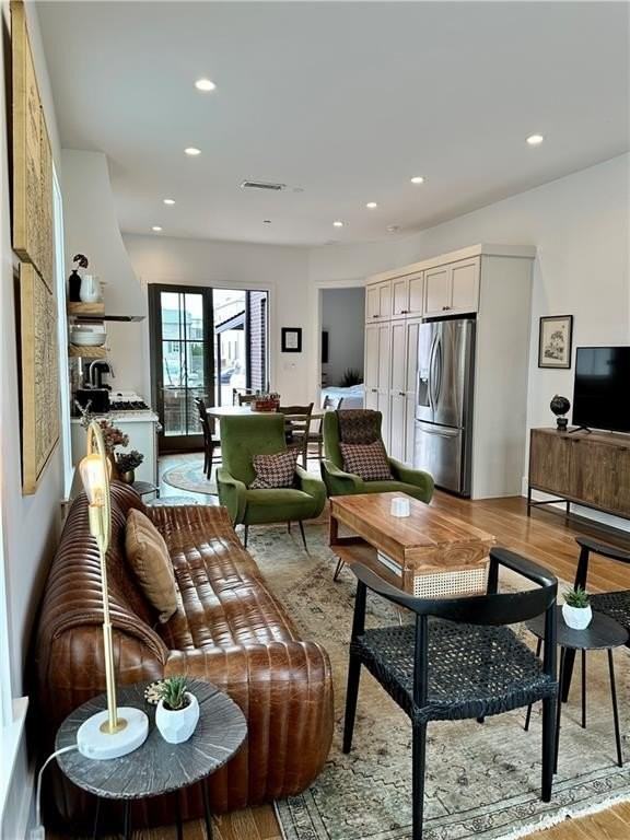 210 Glasgow Ln - Photo 5 of 50