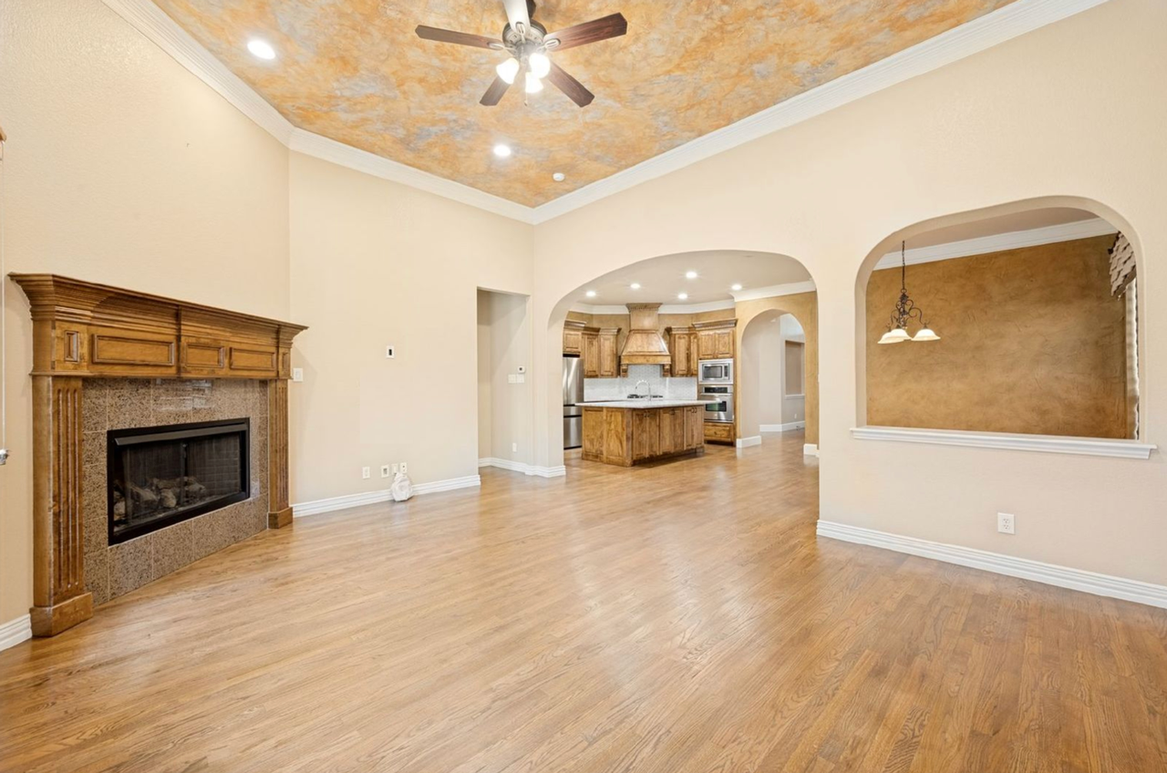 4046 E Hill Dr - Photo 7 of 26