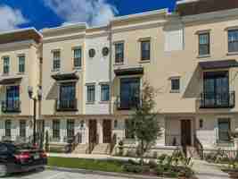 featured image of 665 E Jackson St