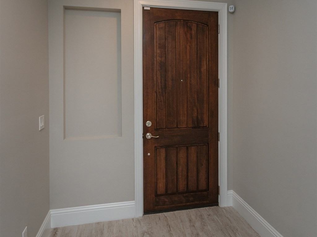665 E Jackson St - Photo 4 of 24