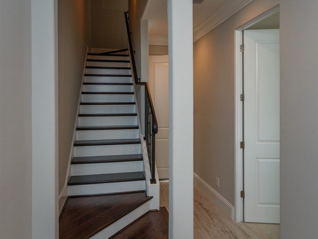 665 E Jackson St - Photo 5 of 24
