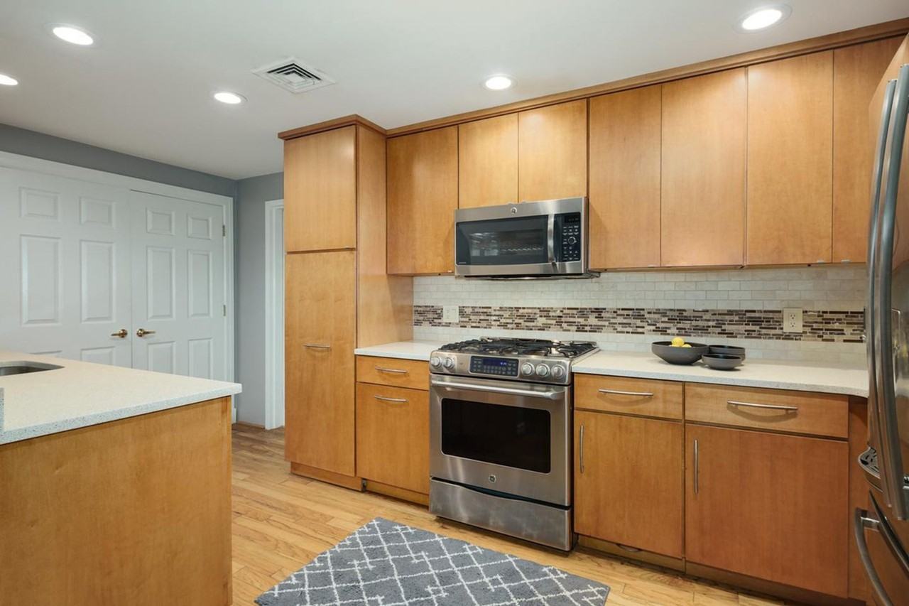 2138 Lombard St Apt 2a - Photo 3 of 16