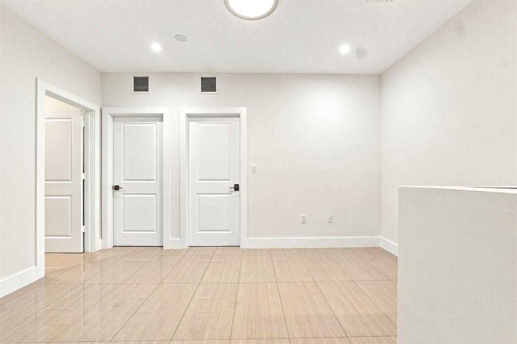 432 NE 16 Street #1 - Photo 4 of 16