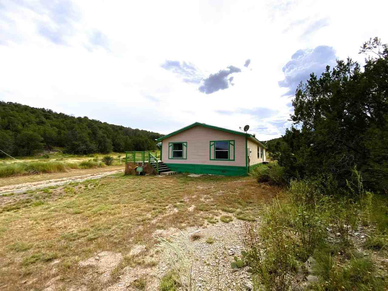 27 Hillcrest Rd - Photo 4 of 33