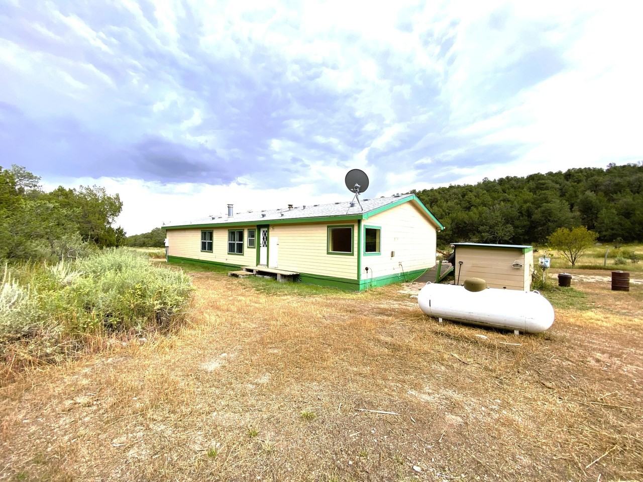 27 Hillcrest Rd - Photo 5 of 33