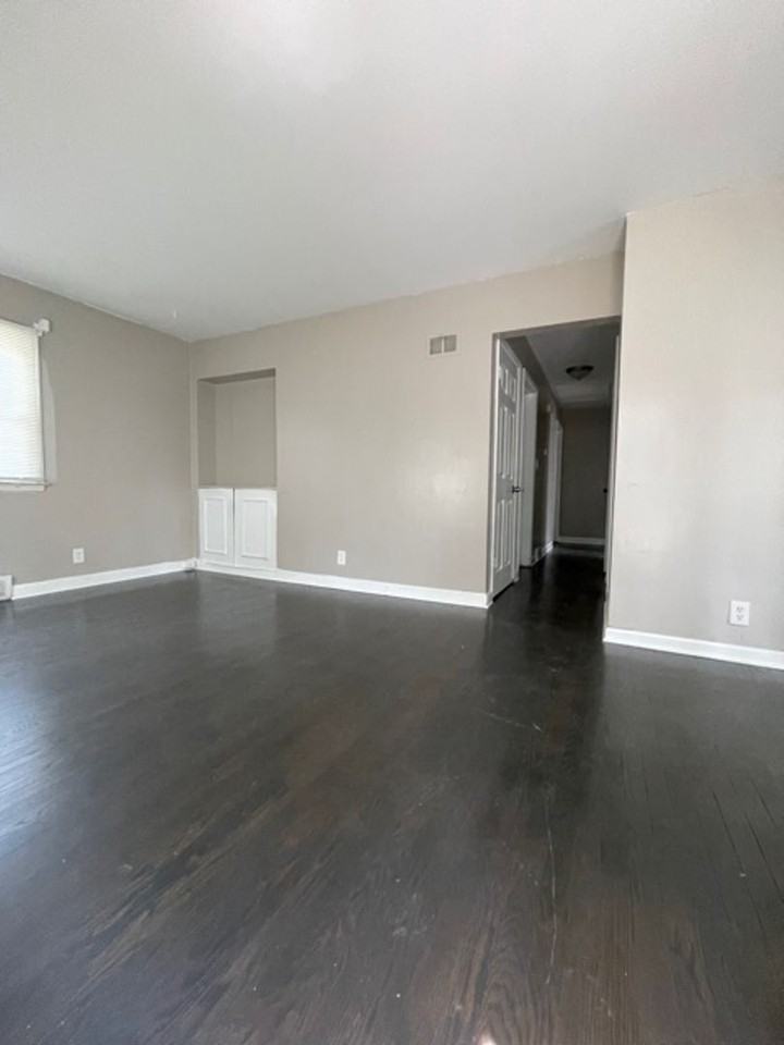 4456 N 45th St - Photo 5 of 10