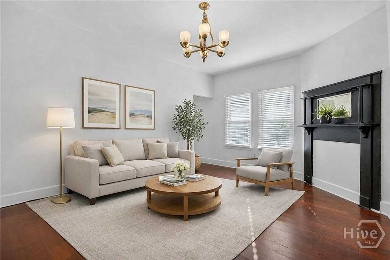 506 E 31st St - Photo 2 of 20