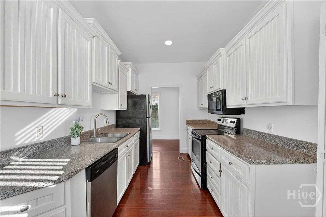 506 E 31st St - Photo 3 of 20