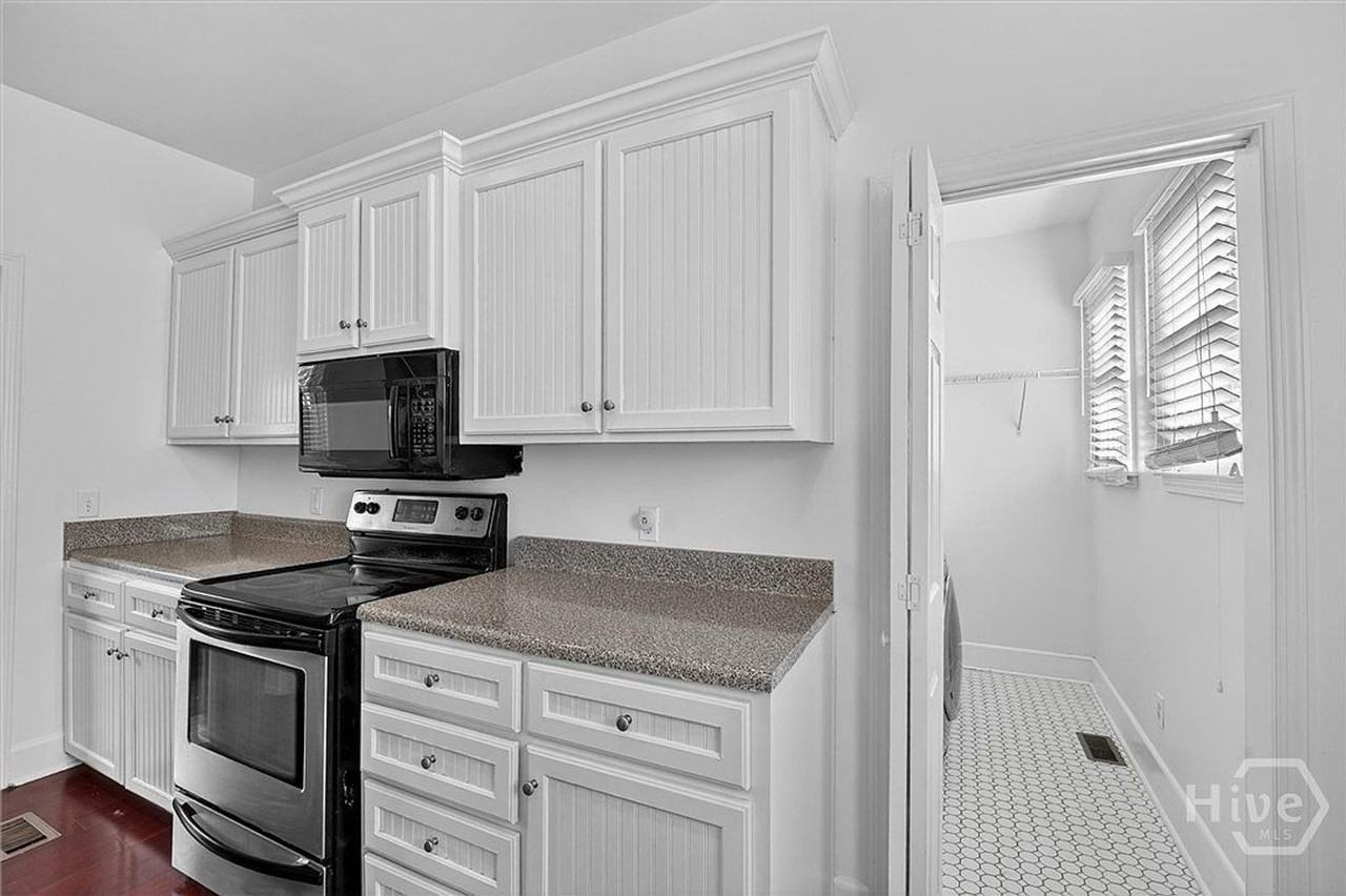506 E 31st St - Photo 4 of 20