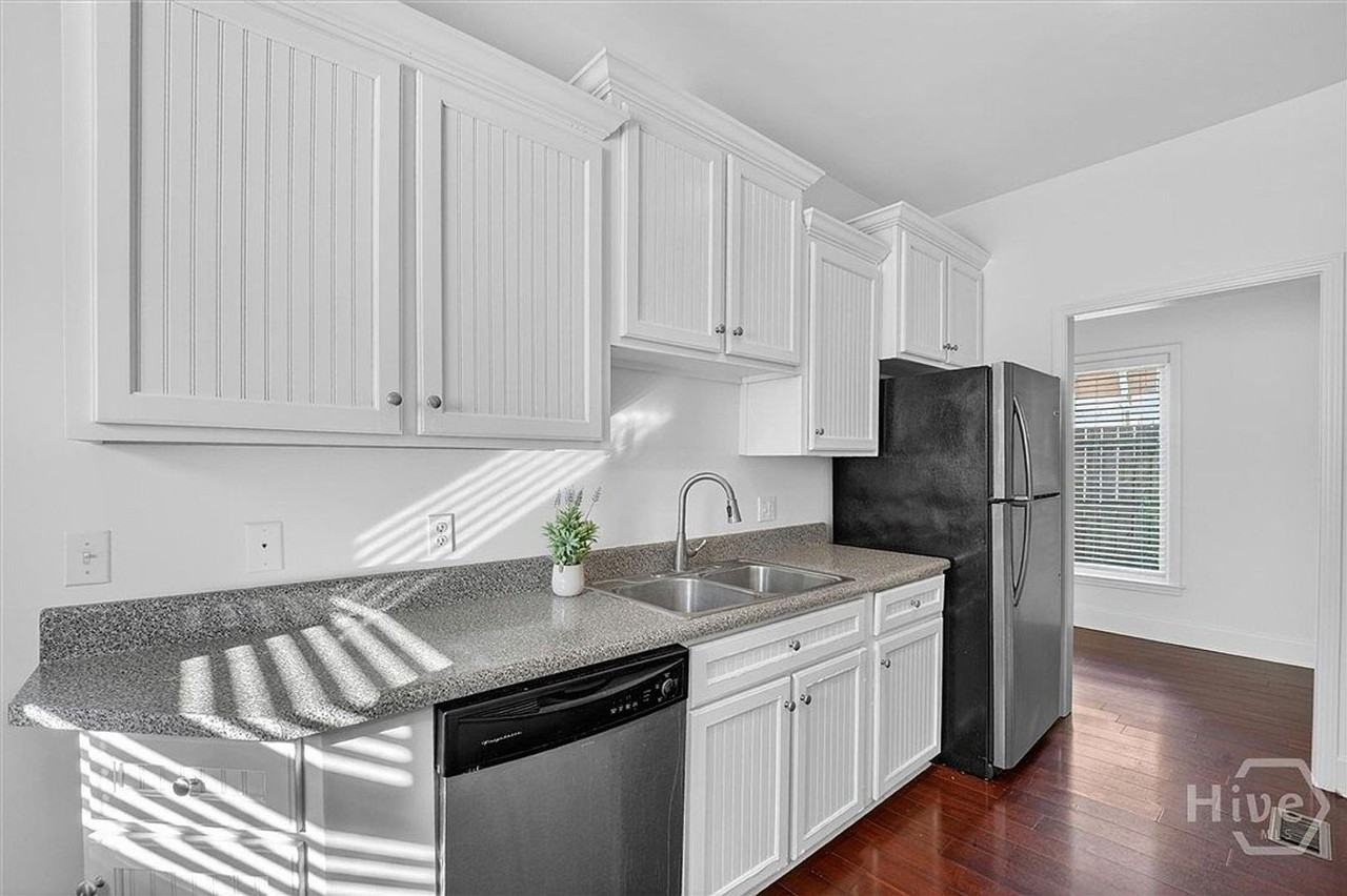 506 E 31st St - Photo 5 of 20