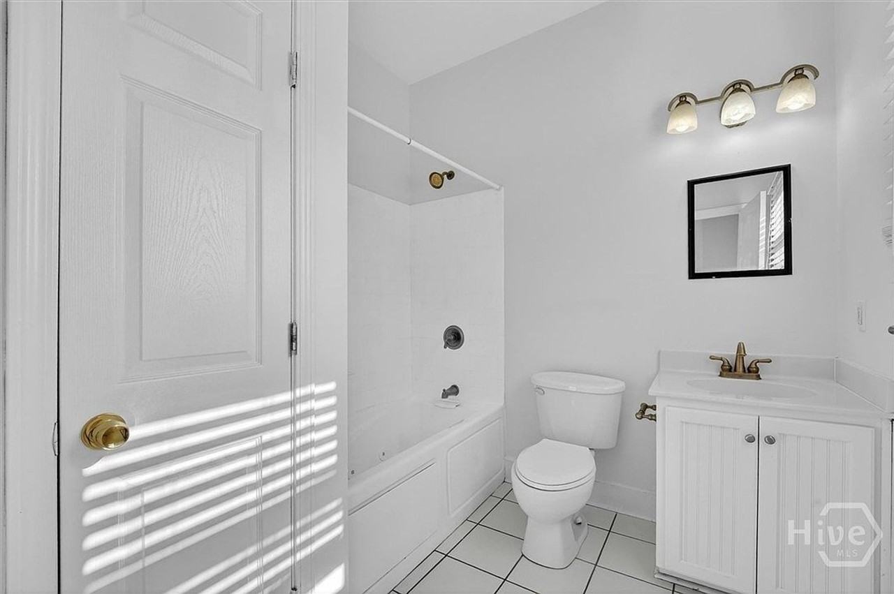 506 E 31st St - Photo 6 of 20