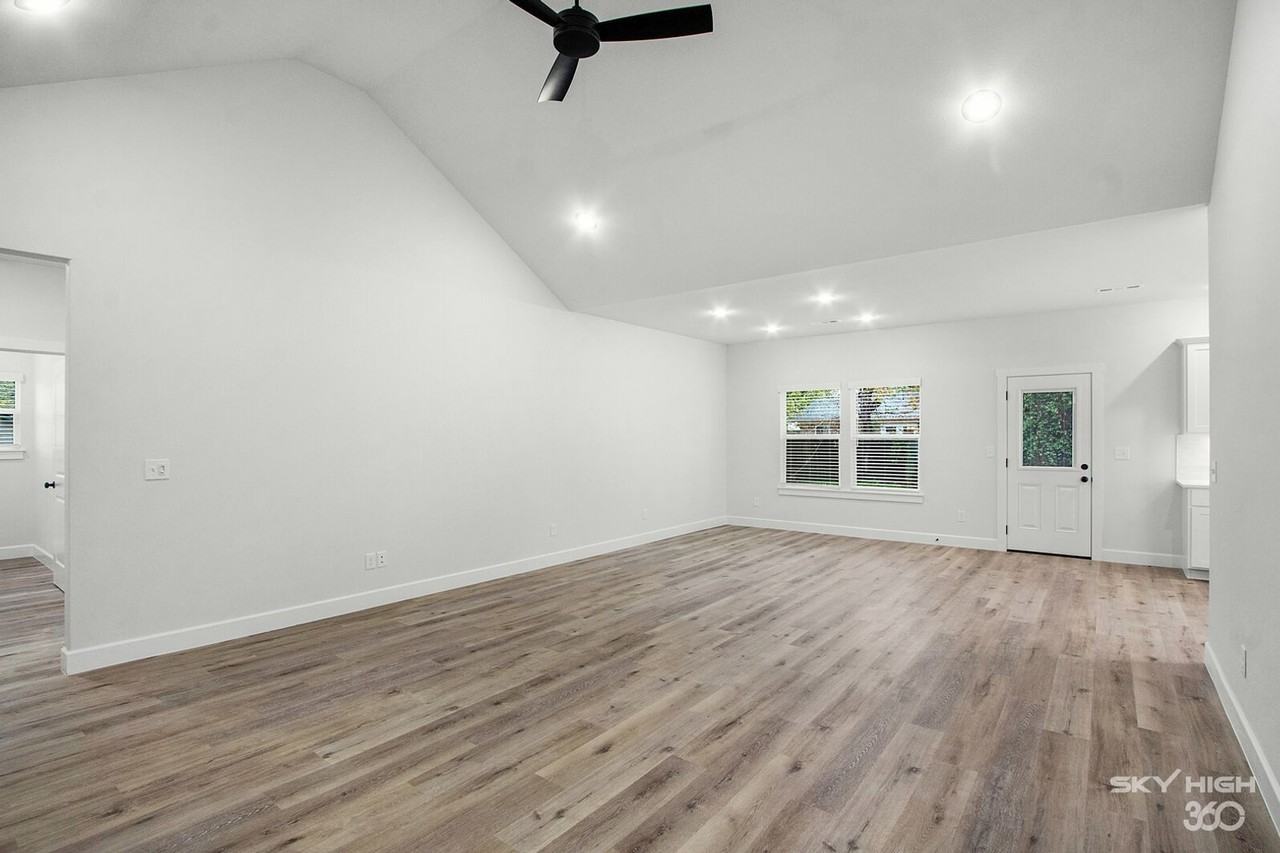 187 Main St - Photo 7 of 26
