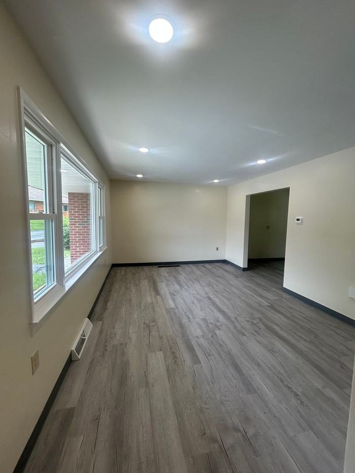 219 Johnson Ter - Photo 2 of 20