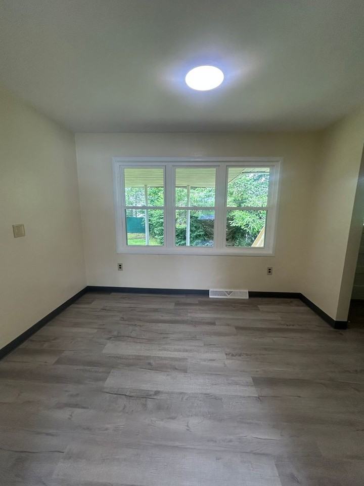 219 Johnson Ter - Photo 5 of 20