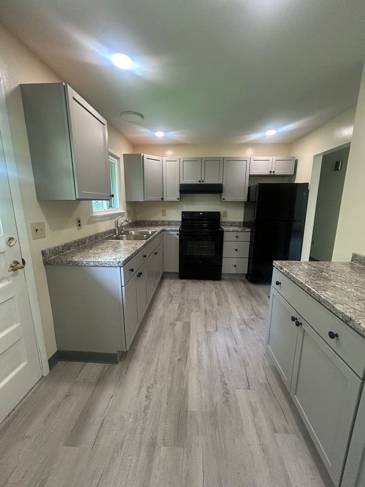 219 Johnson Ter - Photo 6 of 20
