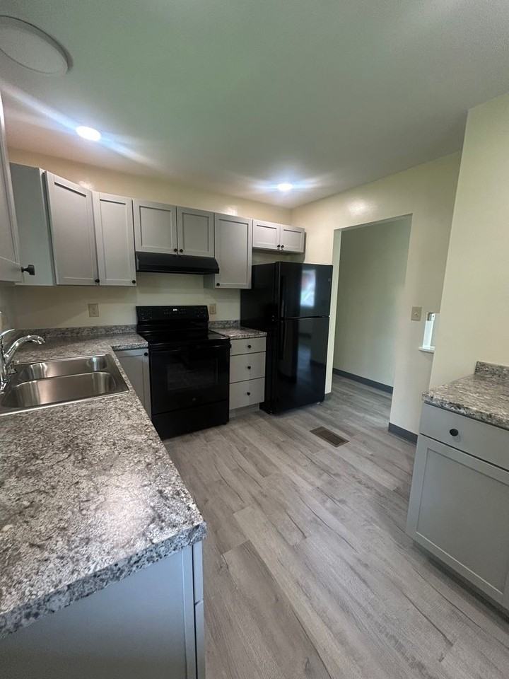 219 Johnson Ter - Photo 7 of 20