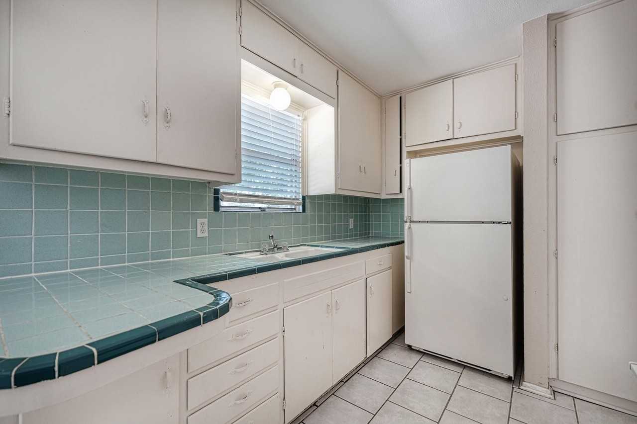 4906 Gladeview Dr - Photo 4 of 15