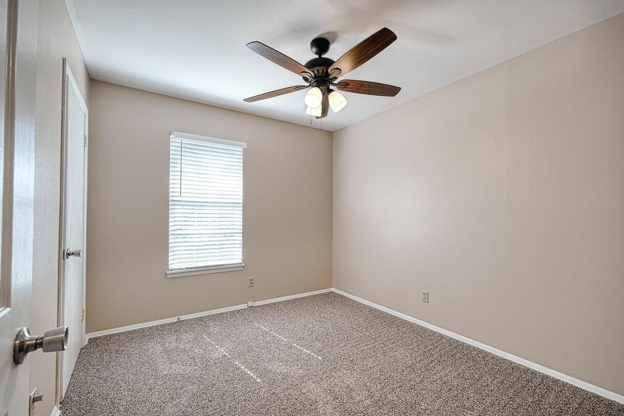 4906 Gladeview Dr - Photo 7 of 15
