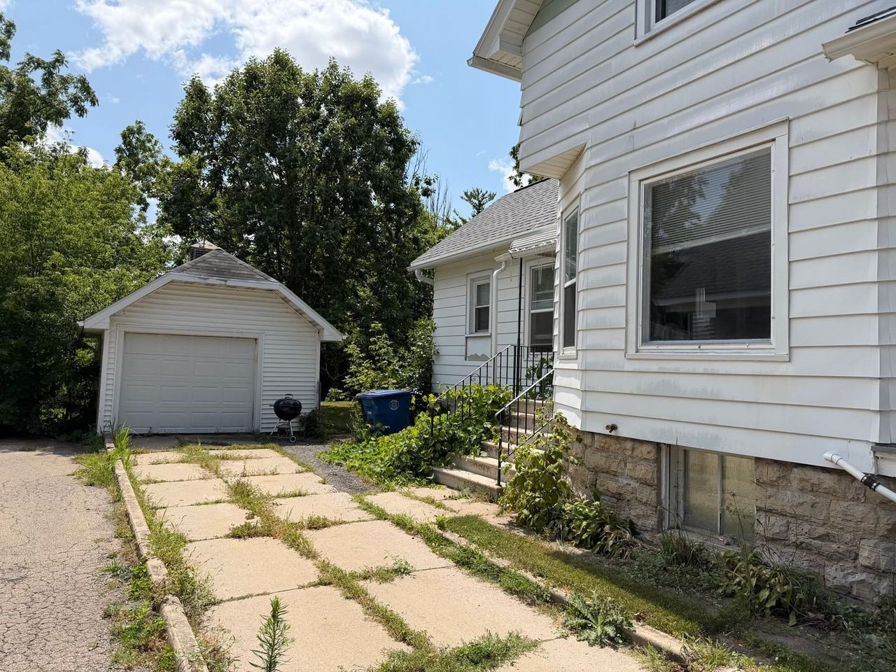 333 Saratoga Ave - Photo 3 of 5