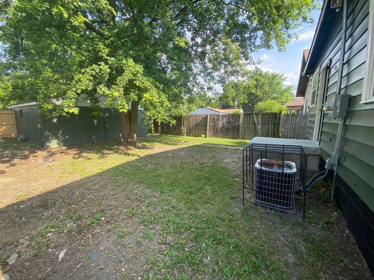 938 N Gray St - Photo 2 of 13