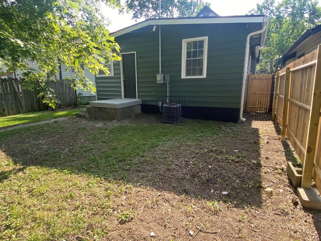 938 N Gray St - Photo 3 of 13