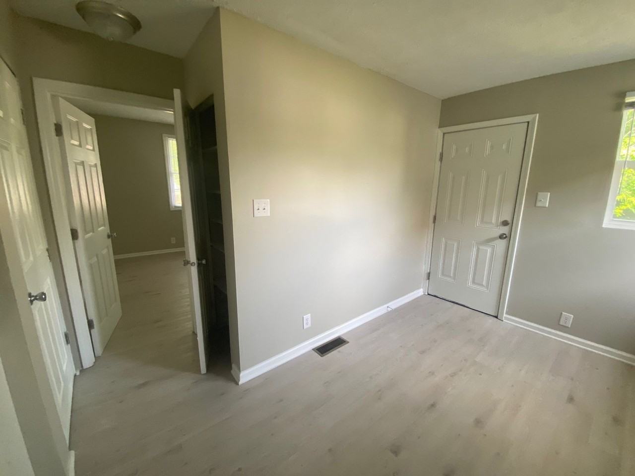 938 N Gray St - Photo 7 of 13