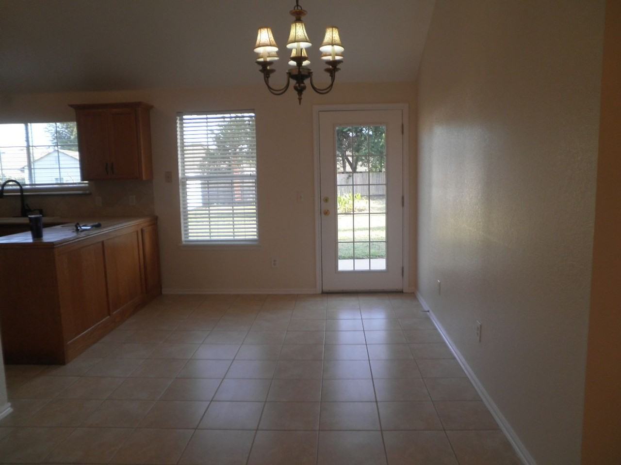 407 Woodbriar - Photo 3 of 4