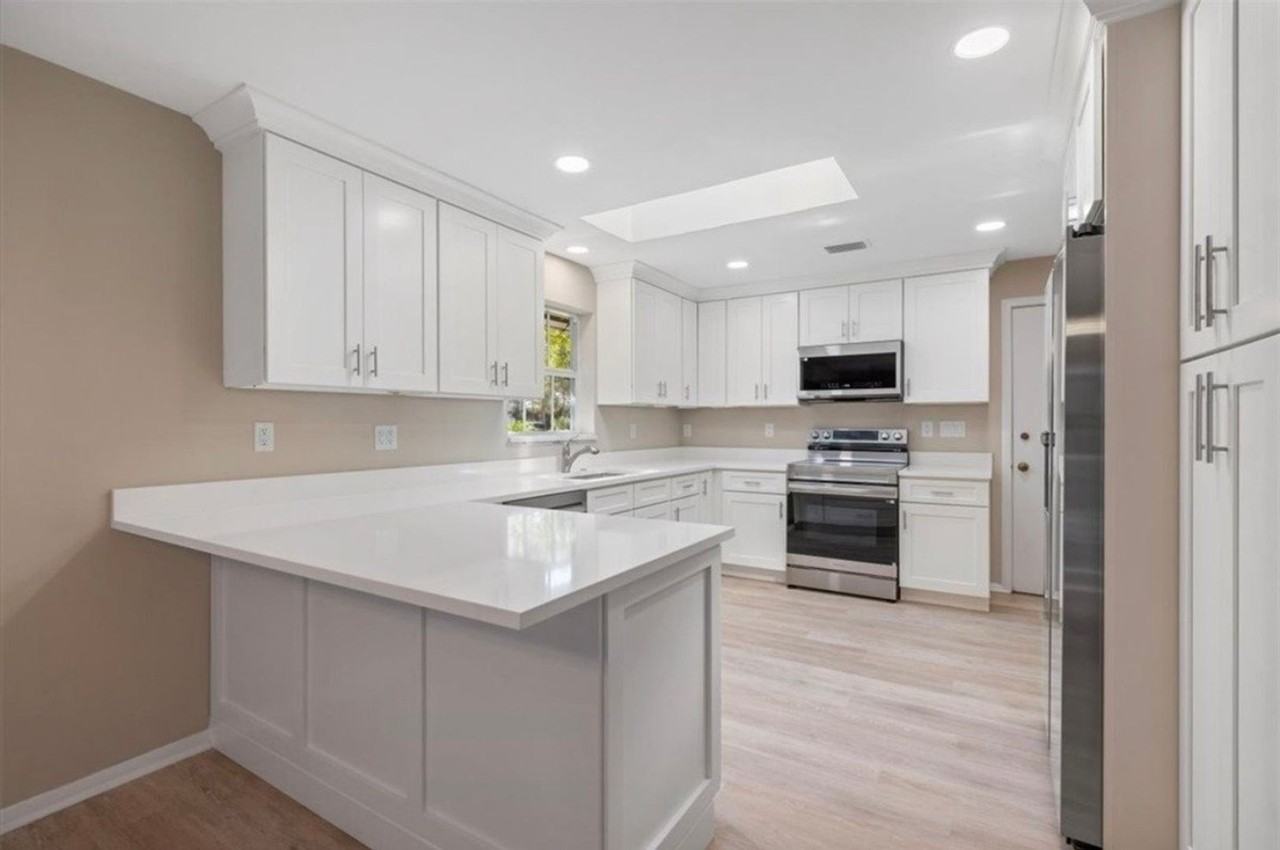 835 Royal Palm Pl - Photo 2 of 20