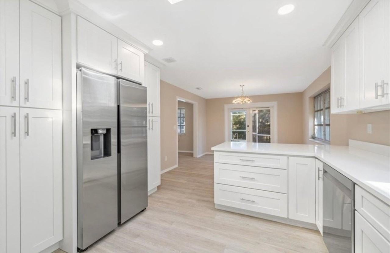 835 Royal Palm Pl - Photo 4 of 20