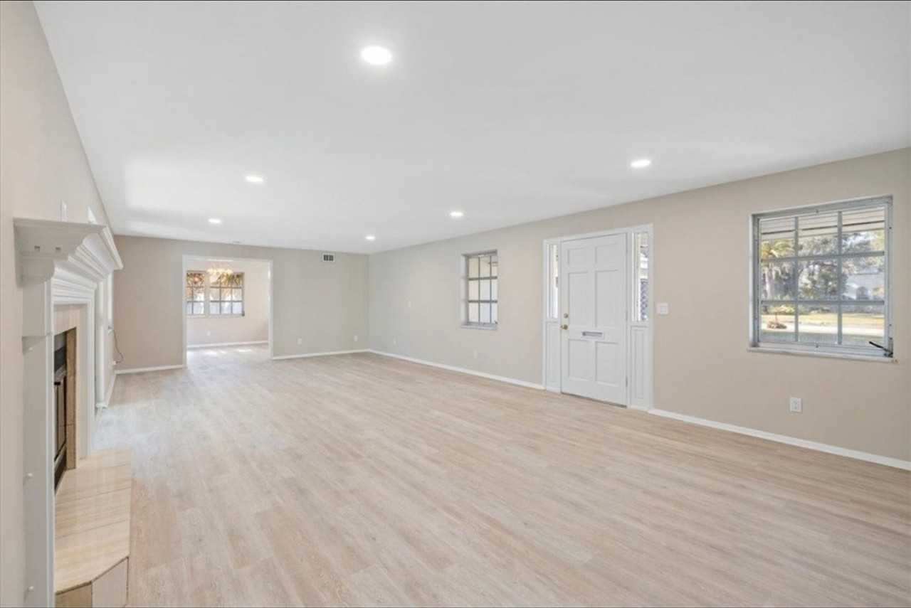 835 Royal Palm Pl - Photo 7 of 20