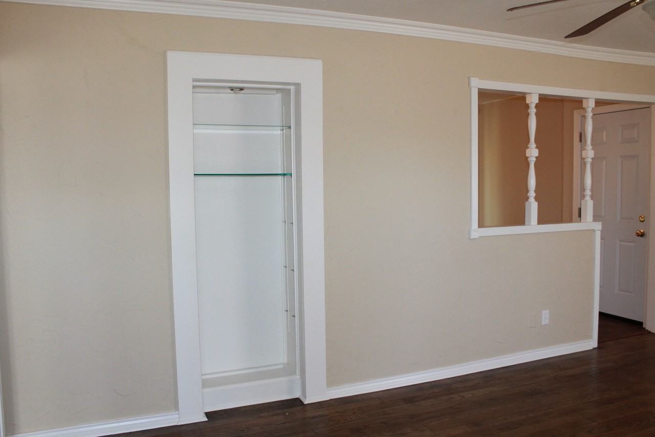 207 E Rickenbacker Dr - Photo 3 of 12