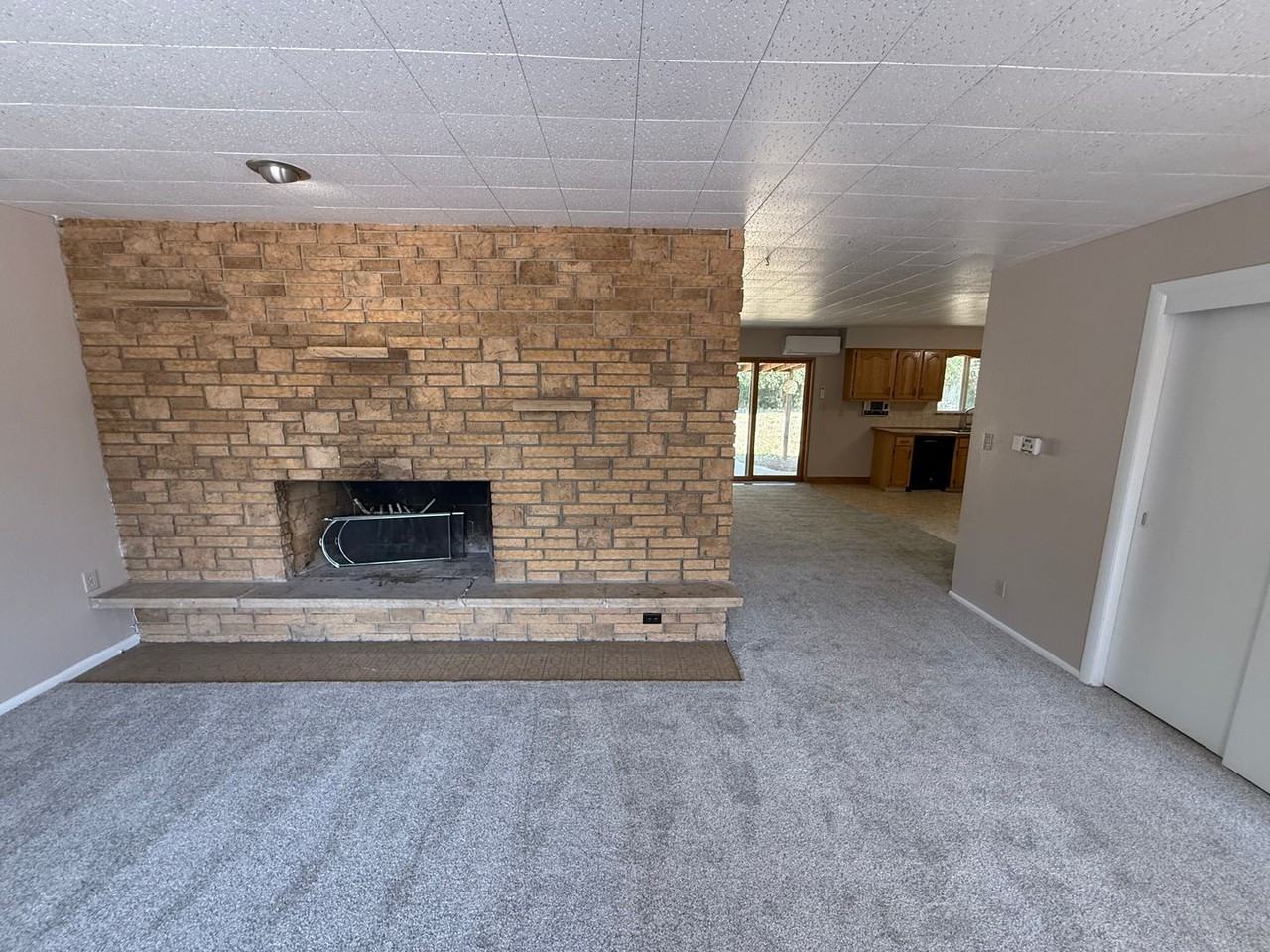 1575 S Marshall St - Photo 7 of 28