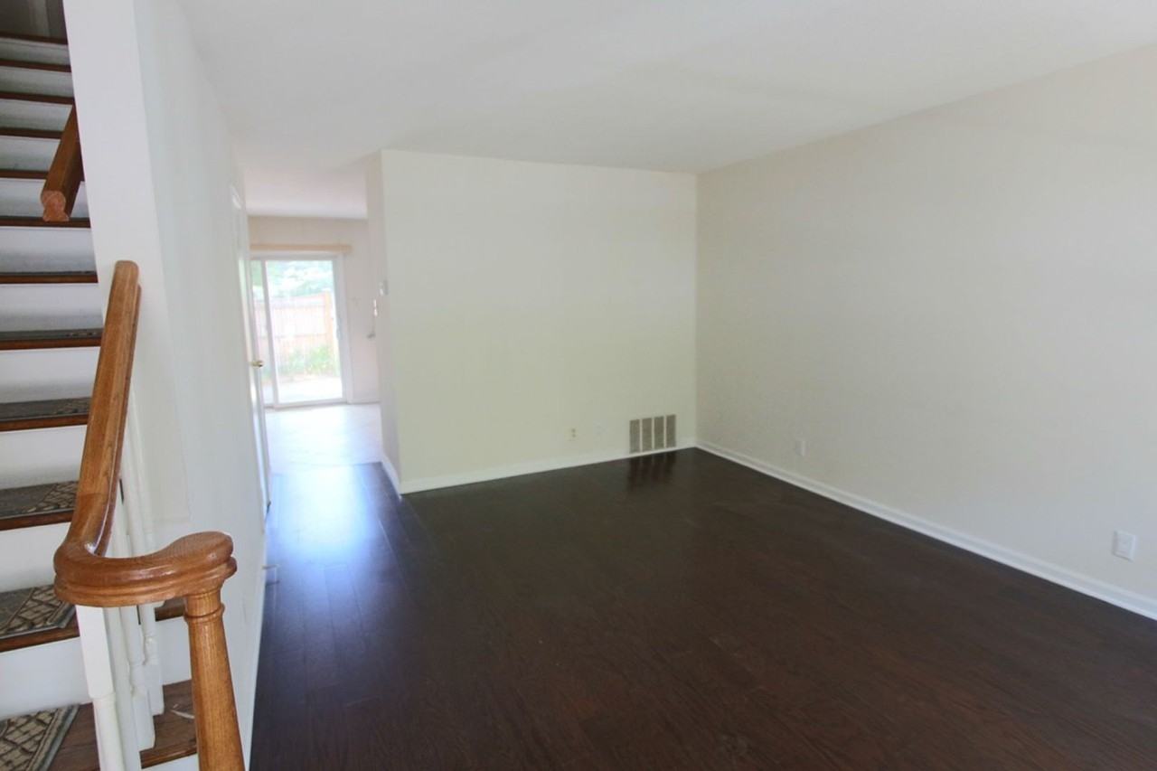 36 Williamsburg Dr - Photo 3 of 22