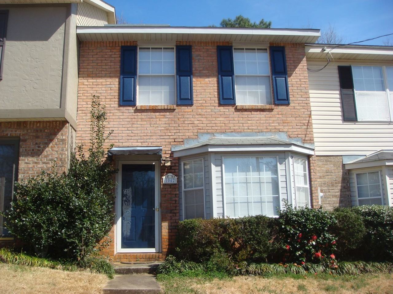 1042 Chinook St - Photo 2 of 14