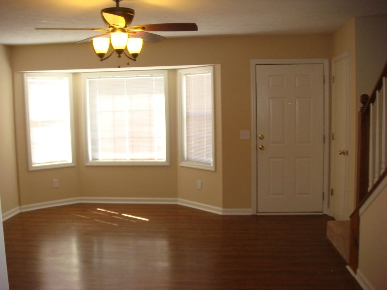 1042 Chinook St - Photo 3 of 14
