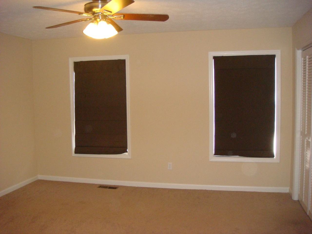1042 Chinook St - Photo 4 of 14