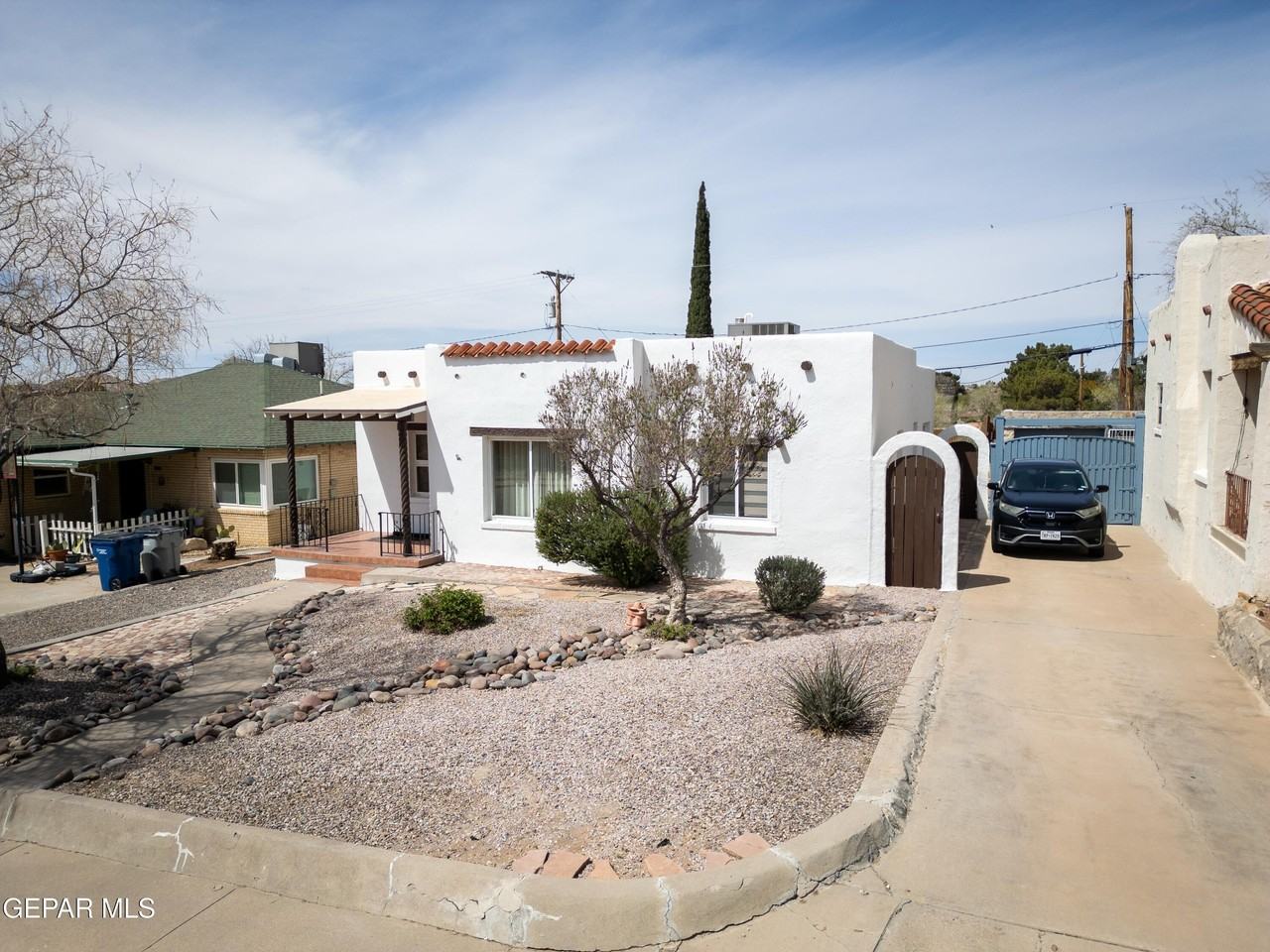 1211 Mesita Dr - Photo 6 of 47