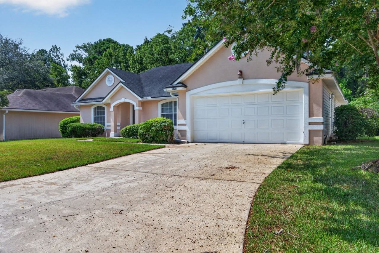 9256 Dale View Ln W - Photo 5 of 31