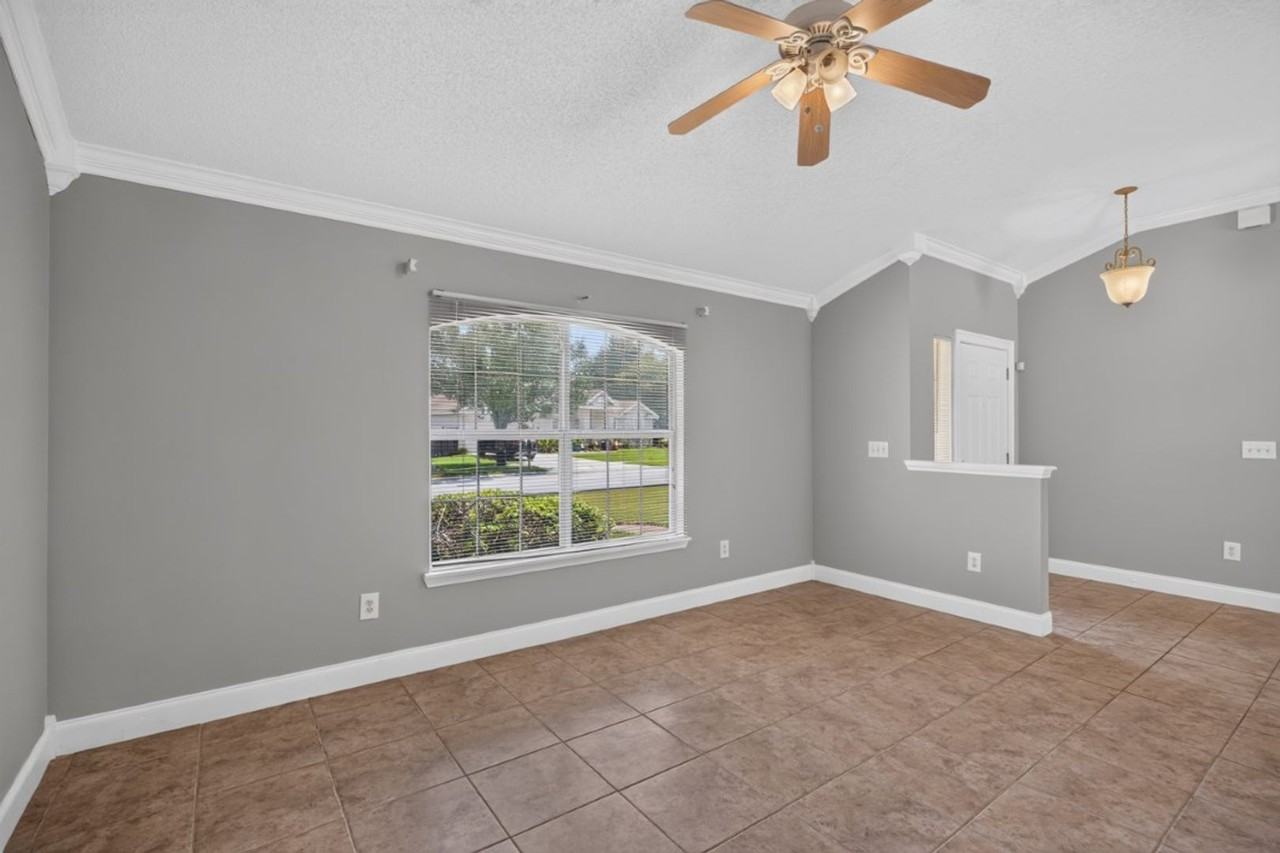 9256 Dale View Ln W - Photo 7 of 31