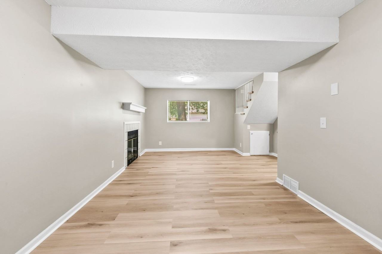 5106 N 128th St - Photo 5 of 35